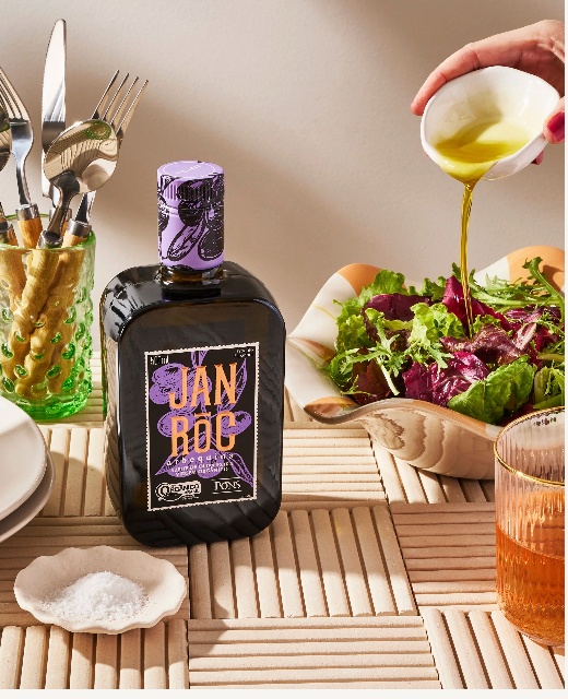 Olive oil product photography by Bruna Branco